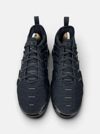 Nike Air VaporMax Plus Triple Black — buty sportowe męskie w bardzo dobrym stanie rozmiar 44, widok z góry