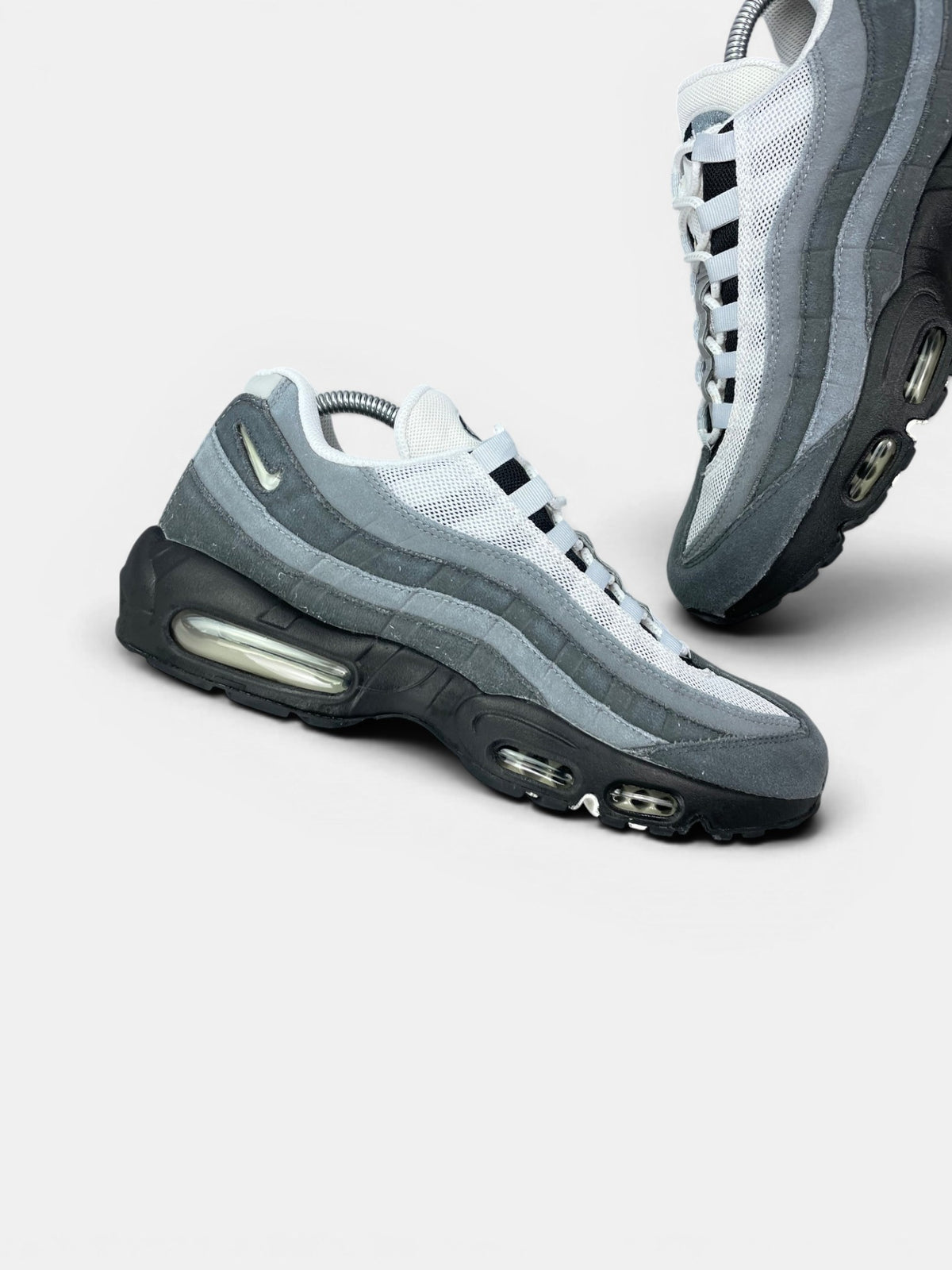 Nike Air Max 95 Jewel Grey — buty sportowe męskie w bardzo dobrym stanie rozmiar 42.5, zewnętrzny panel prawego buta