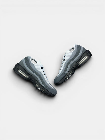 Nike Air Max 95 Jewel Grey — buty sportowe męskie w bardzo dobrym stanie rozmiar 42.5, widok z góry na wewnętrzną stronę butów