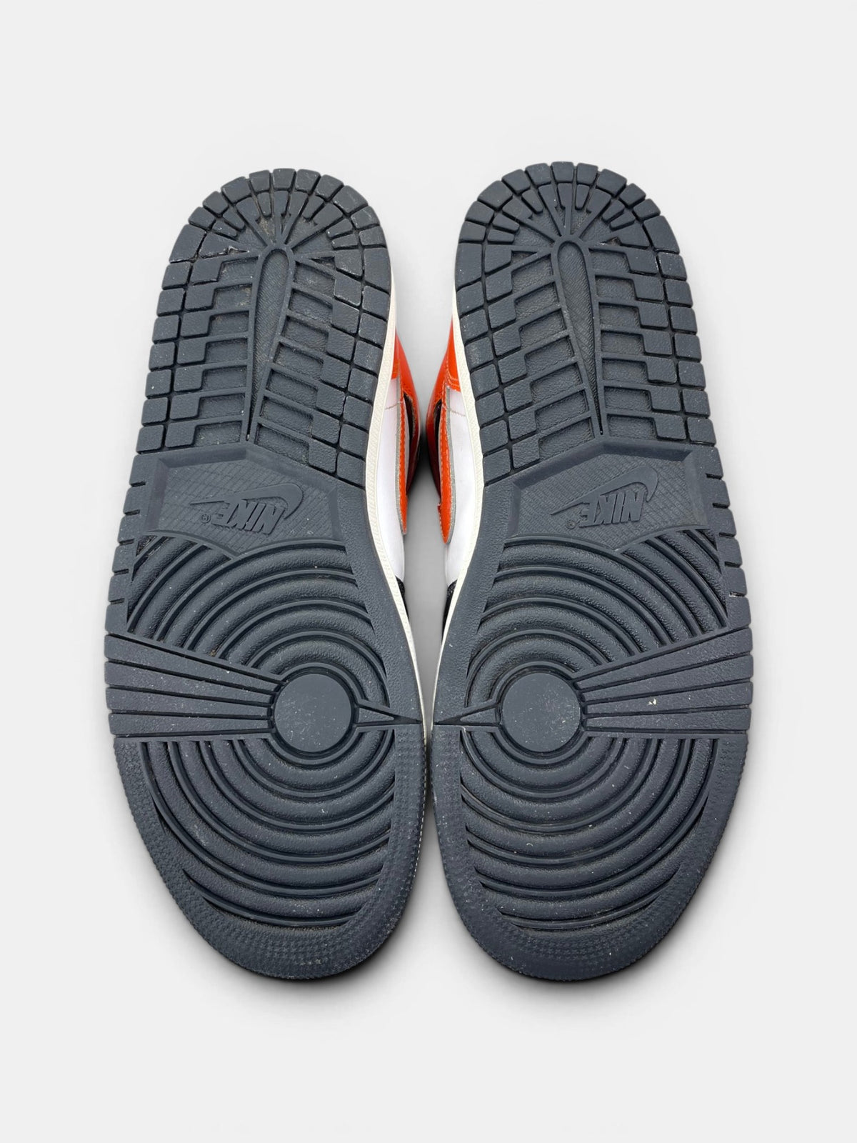 Nike Air Jordan 1 Mid Black Toe Orange — buty sportowe męskie w bardzo dobrym stanie rozmiar 42, podeszwa