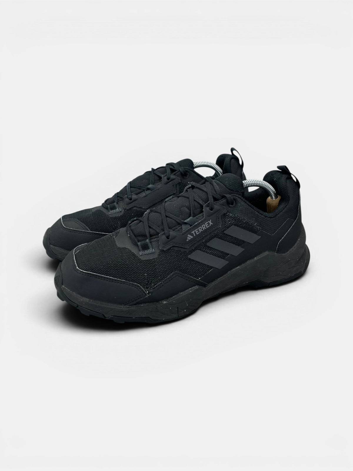 Adidas Terrex AX4 Black Carbon — buty sportowe męskie w bardzo dobrym stanie rozmiar 44, widok z boku