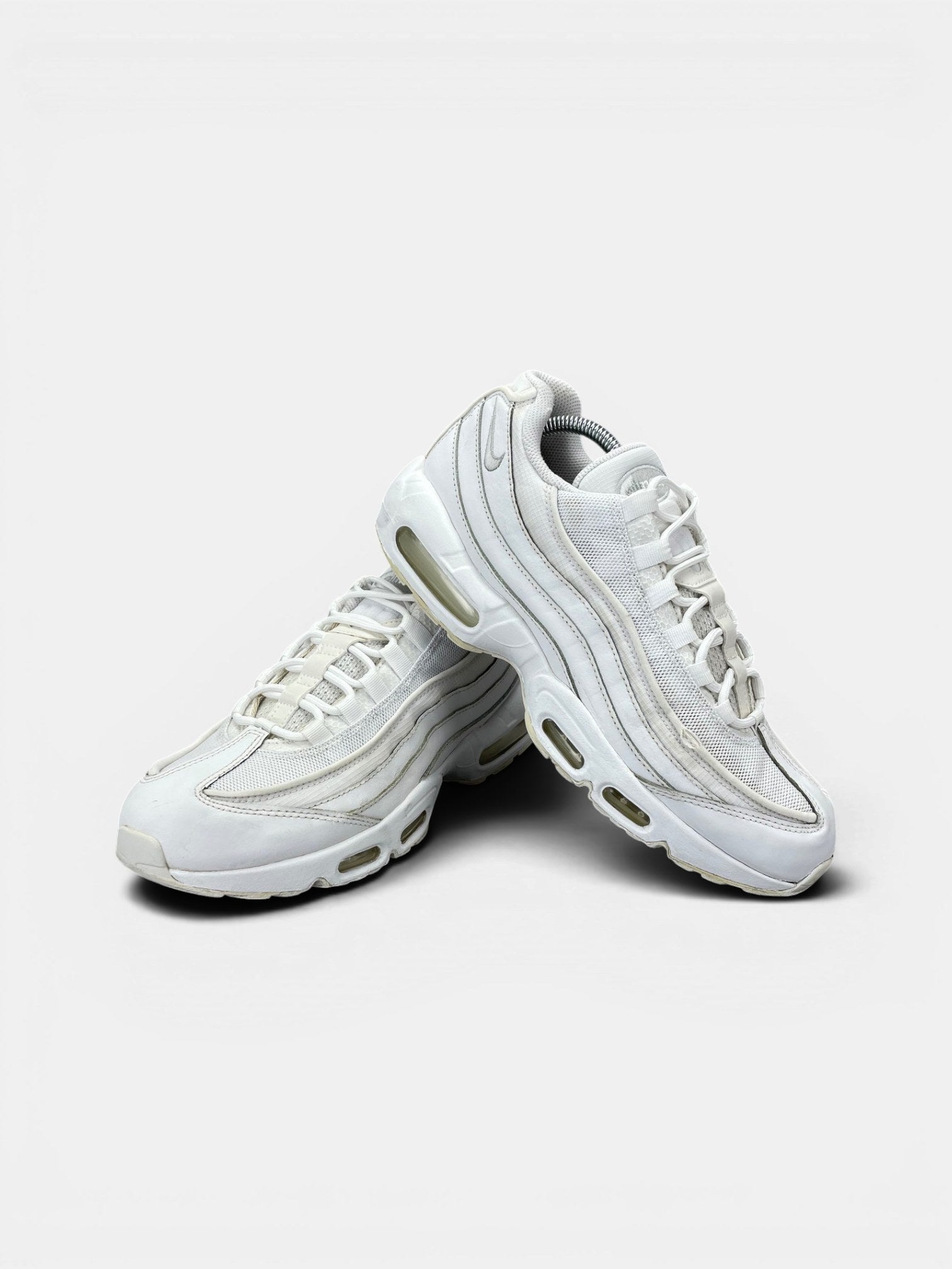 Nike Air Max 95 Essential Triple White — buty sportowe męskie w bardzo dobrym stanie rozmiar 43, boczny profil