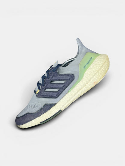 Adidas Ultraboost 22 Halo Silver — buty sportowe męskie w bardzo dobrym stanie rozmiar 47 1/3, zewnętrzny panel lewego buta