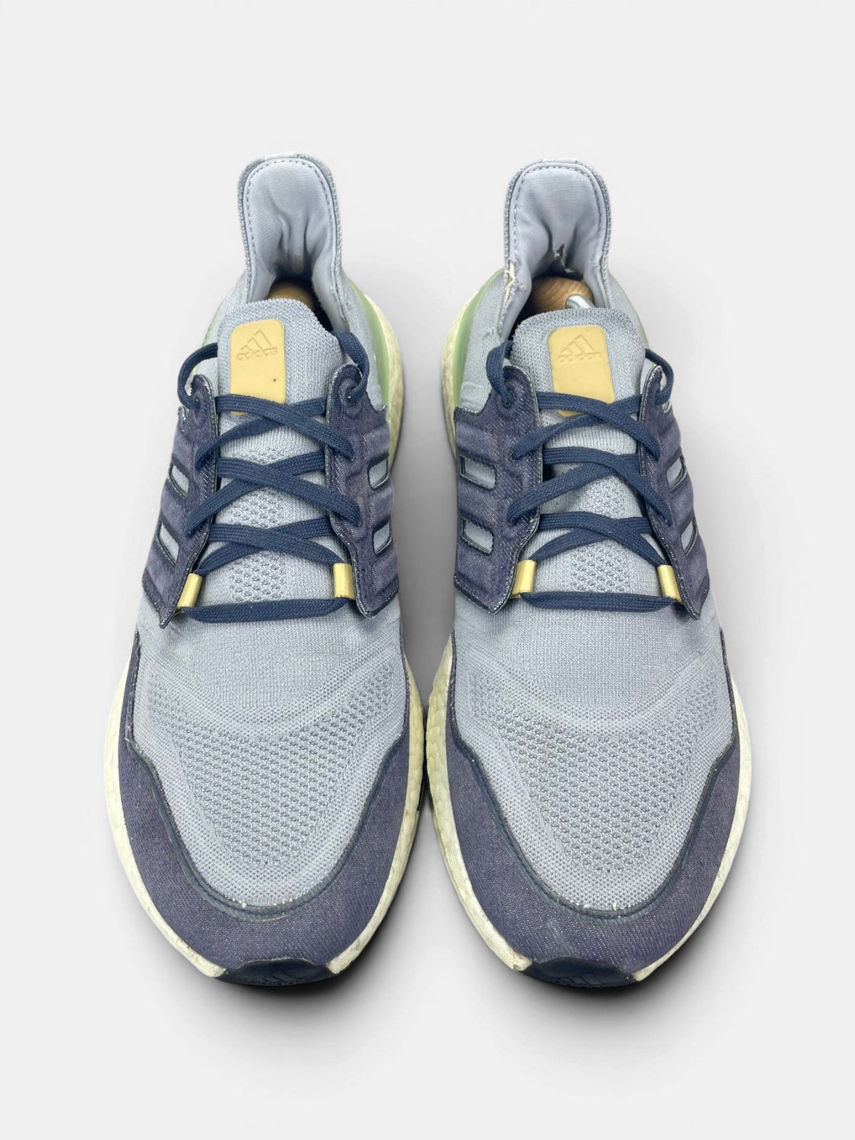 Adidas Ultraboost 22 Halo Silver — buty sportowe męskie w bardzo dobrym stanie rozmiar 47 1/3, widok z góry