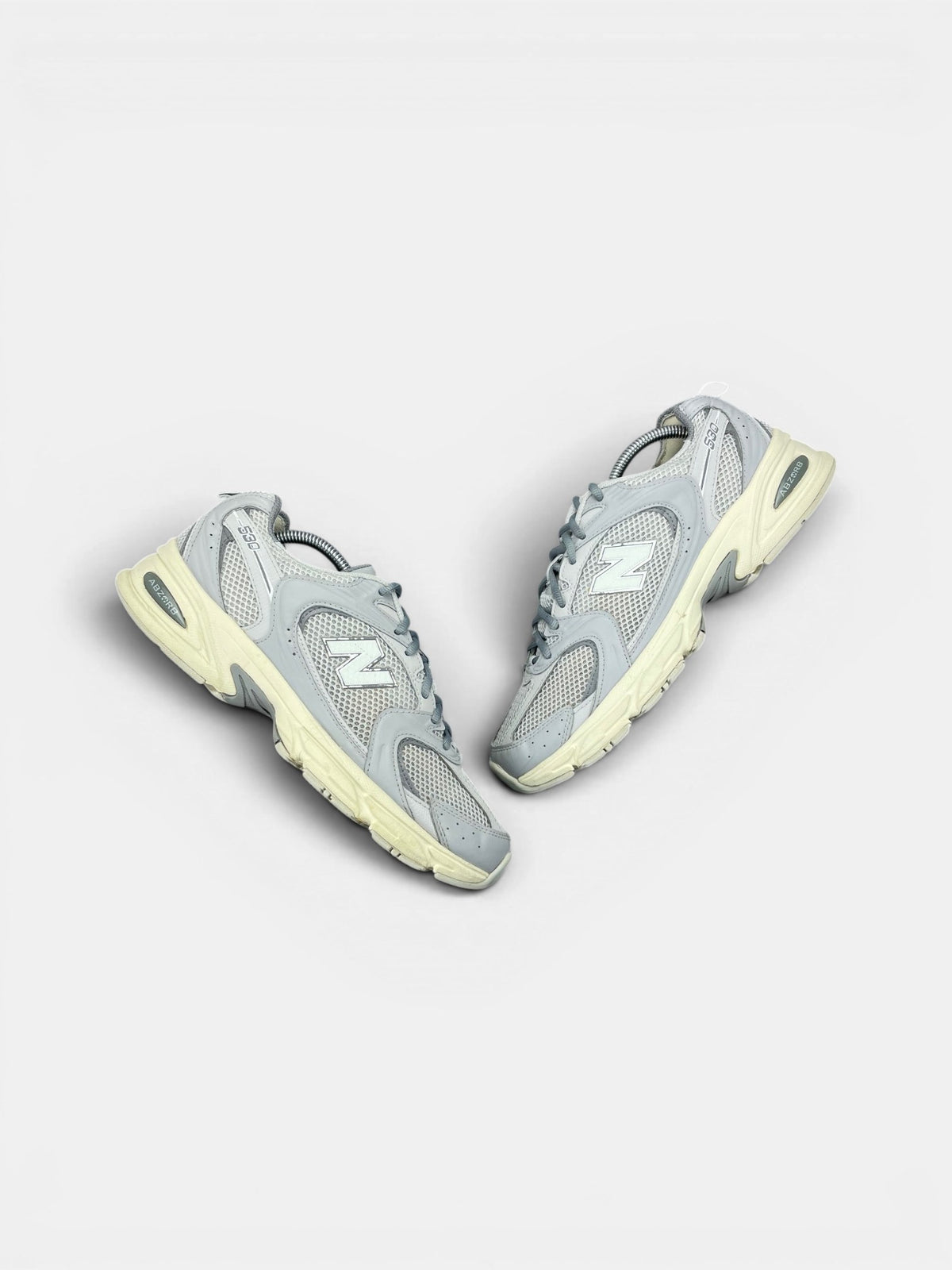 New Balance 530 ABZORB — buty sportowe męskie w bardzo dobrym stanie rozmiar 43, widok z góry na zewnętrzną stronę butów
