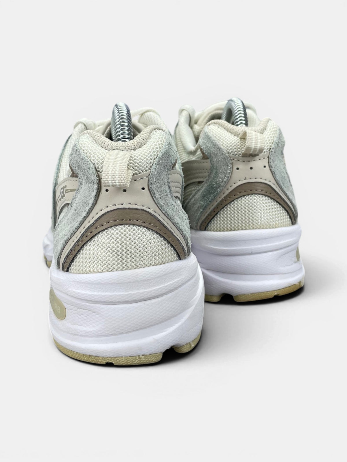New Balance 530 — buty sportowe damskie w bardzo dobrym stanie rozmiar 40.5, widok z tyłu