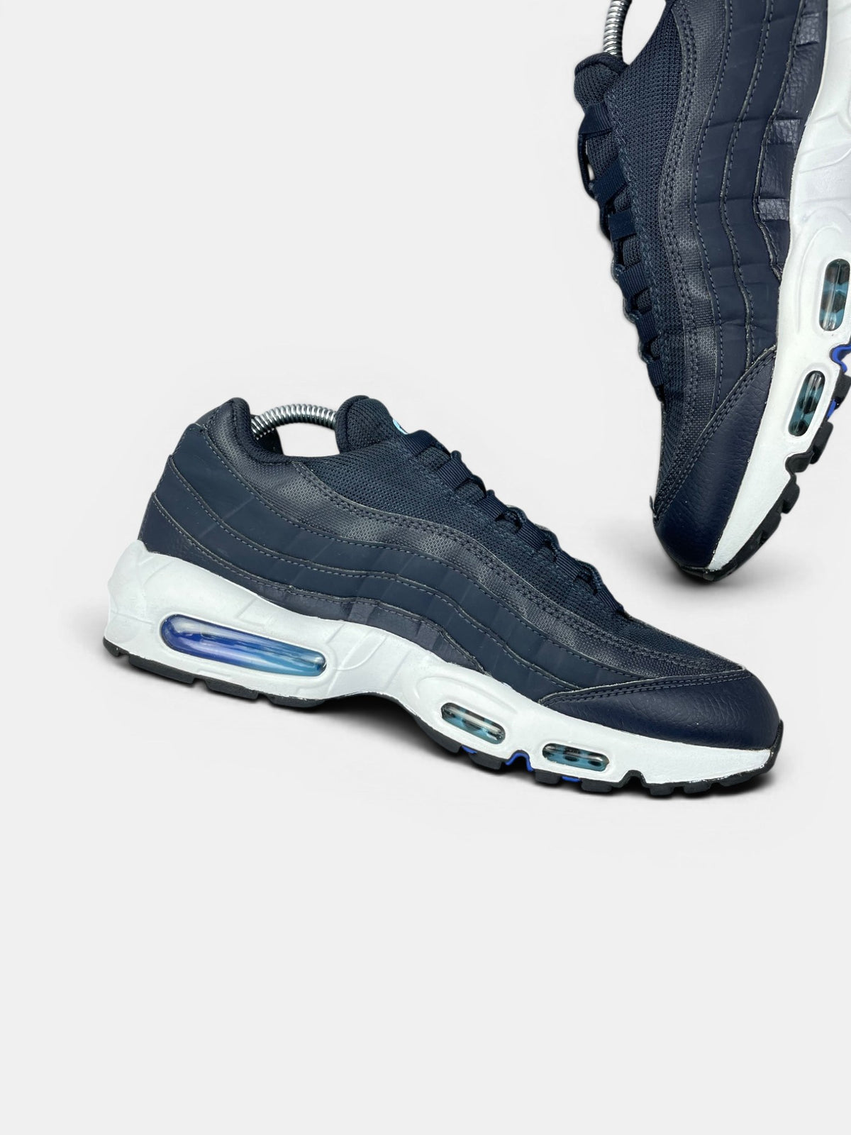 Nike Air Max 95 'Dark Obsidian Racer Blue' Dark Obsidian Racer Blue — buty sportowe męskie w bardzo dobrym stanie rozmiar 42.5, wewnętrzny panel lewego buta