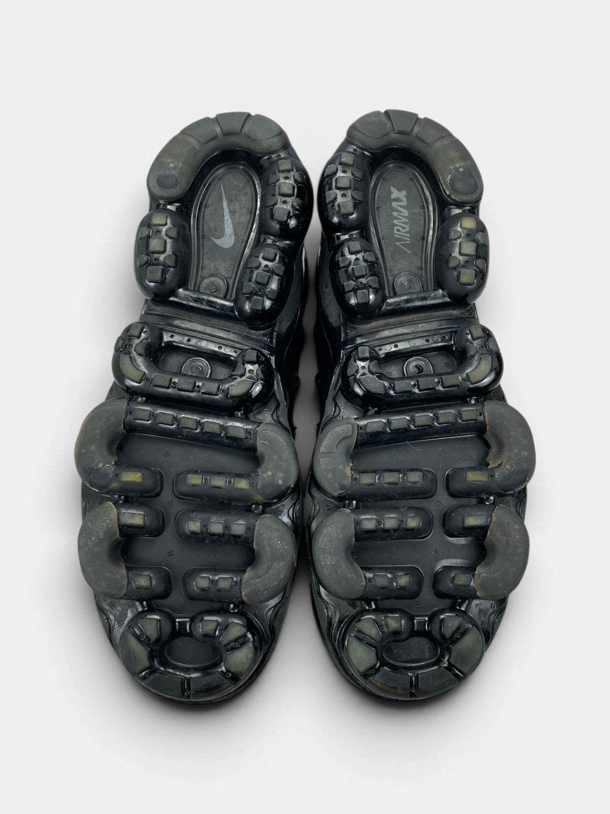 Nike Air VaporMax Plus Triple Black — buty sportowe męskie w bardzo dobrym stanie rozmiar 42.5, podeszwa