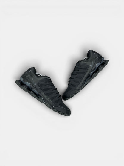 Nike Reax 8 TR Black — buty sportowe męskie w bardzo dobrym stanie rozmiar 44.5, widok z góry na wewnętrzną stronę butów