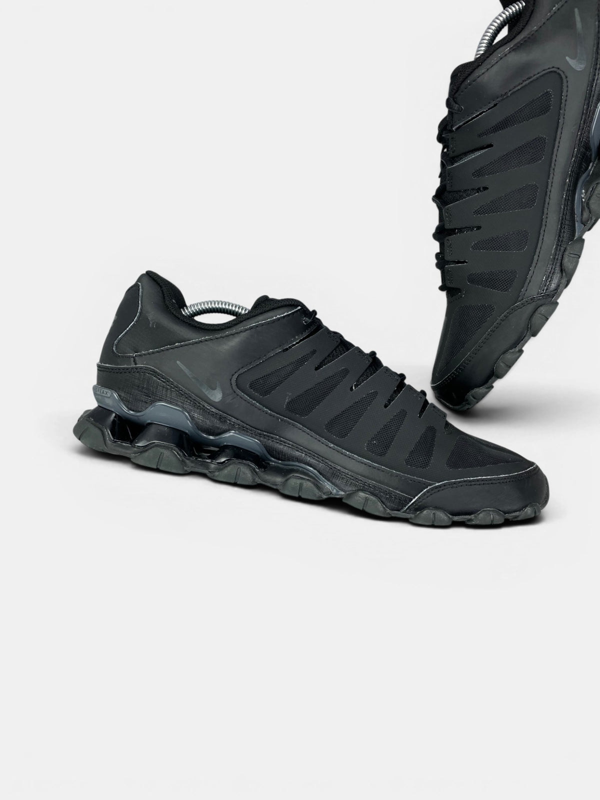 Nike Reax 8 TR Black — buty sportowe męskie w bardzo dobrym stanie rozmiar 44.5, wewnętrzny panel lewego buta