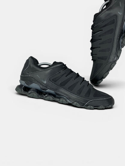 Nike Reax 8 TR Black — buty sportowe męskie w bardzo dobrym stanie rozmiar 44.5, wewnętrzny panel lewego buta