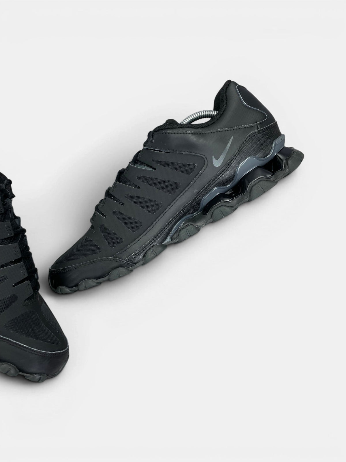 Nike Reax 8 TR Black — buty sportowe męskie w bardzo dobrym stanie rozmiar 44.5, wewnętrzny panel prawego buta