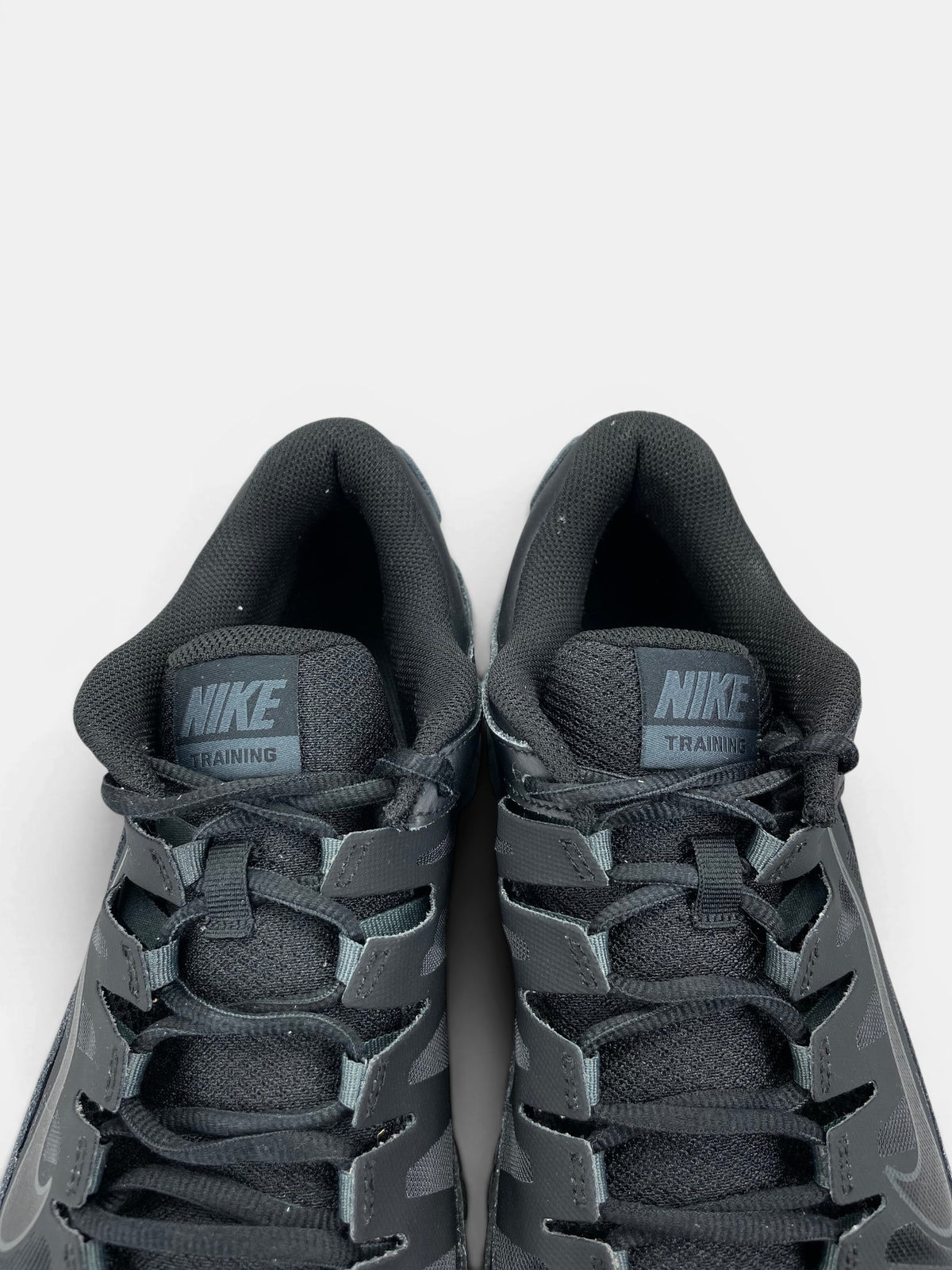 Nike Reax 8 TR Black — buty sportowe męskie w bardzo dobrym stanie rozmiar 44.5, zapiętki butów