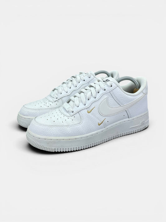 Nike Air Force 1 ’07 Essential — buty sportowe męskie w bardzo dobrym stanie rozmiar 42.5, para butów