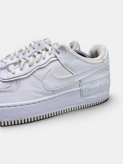 Nike Air Force 1 Shadow Triple White — buty sportowe damskie w bardzo dobrym stanie rozmiar 40.5, boczny profil, prawa strona