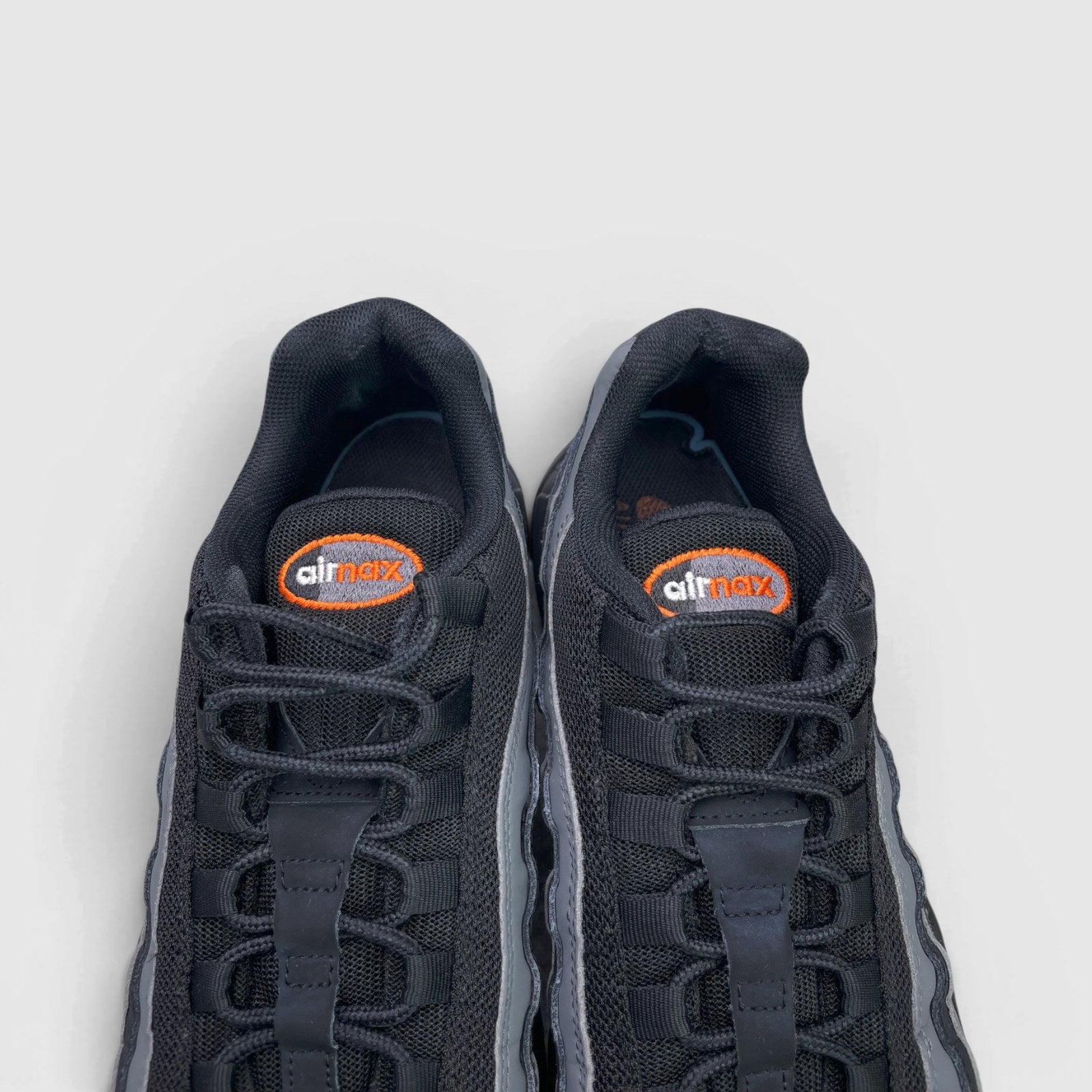 Nike Air Max 95 Black/Grey Safety Orange — buty sportowe męskie w bardzo dobrym stanie rozmiar 44, język buta