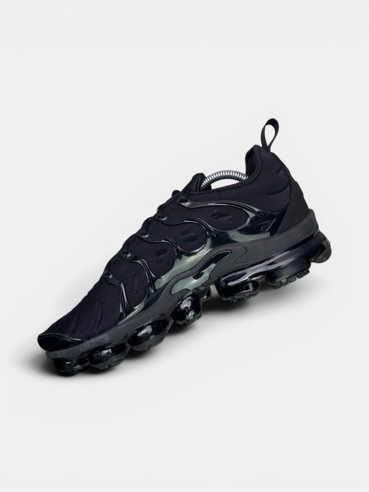 Nike Air VaporMax Plus Triple Black — buty sportowe męskie w bardzo dobrym stanie rozmiar 43, boczny profil, prawa strona