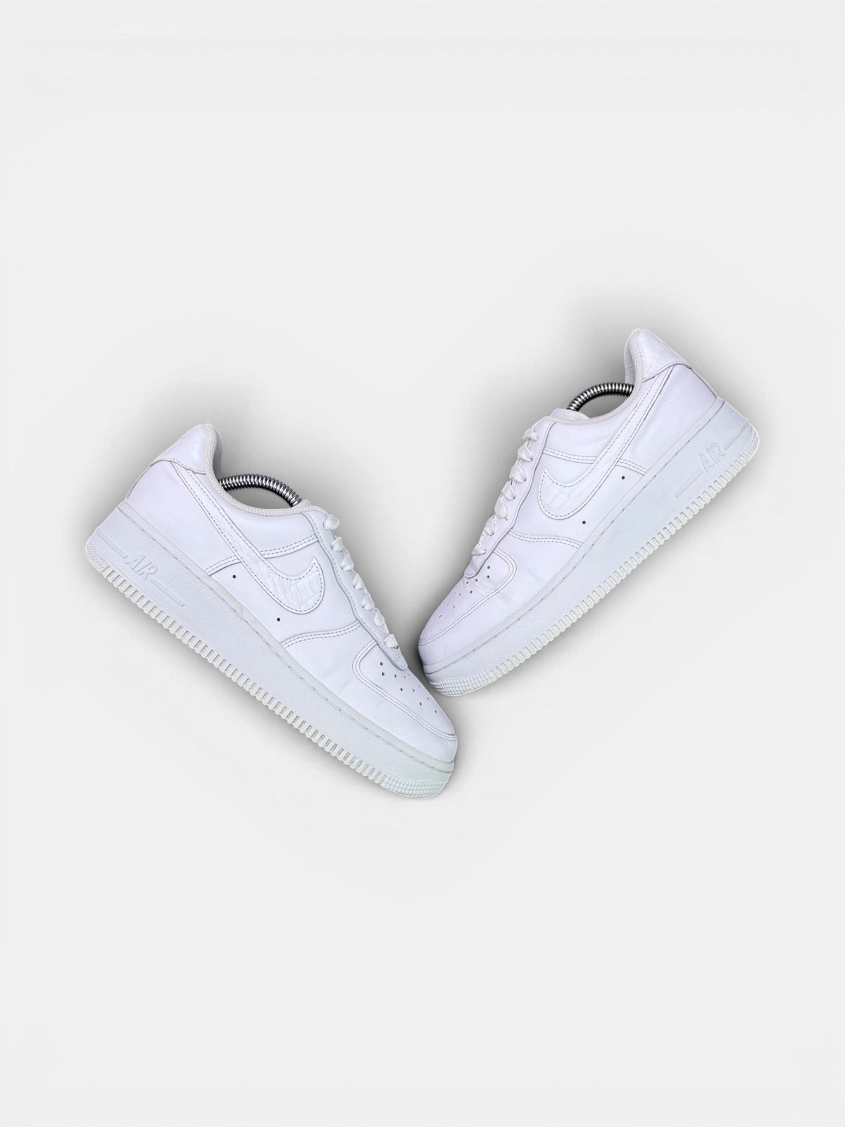 Nike Air Force 1 Low — buty sportowe damskie w bardzo dobrym stanie rozmiar 38.5, para butów