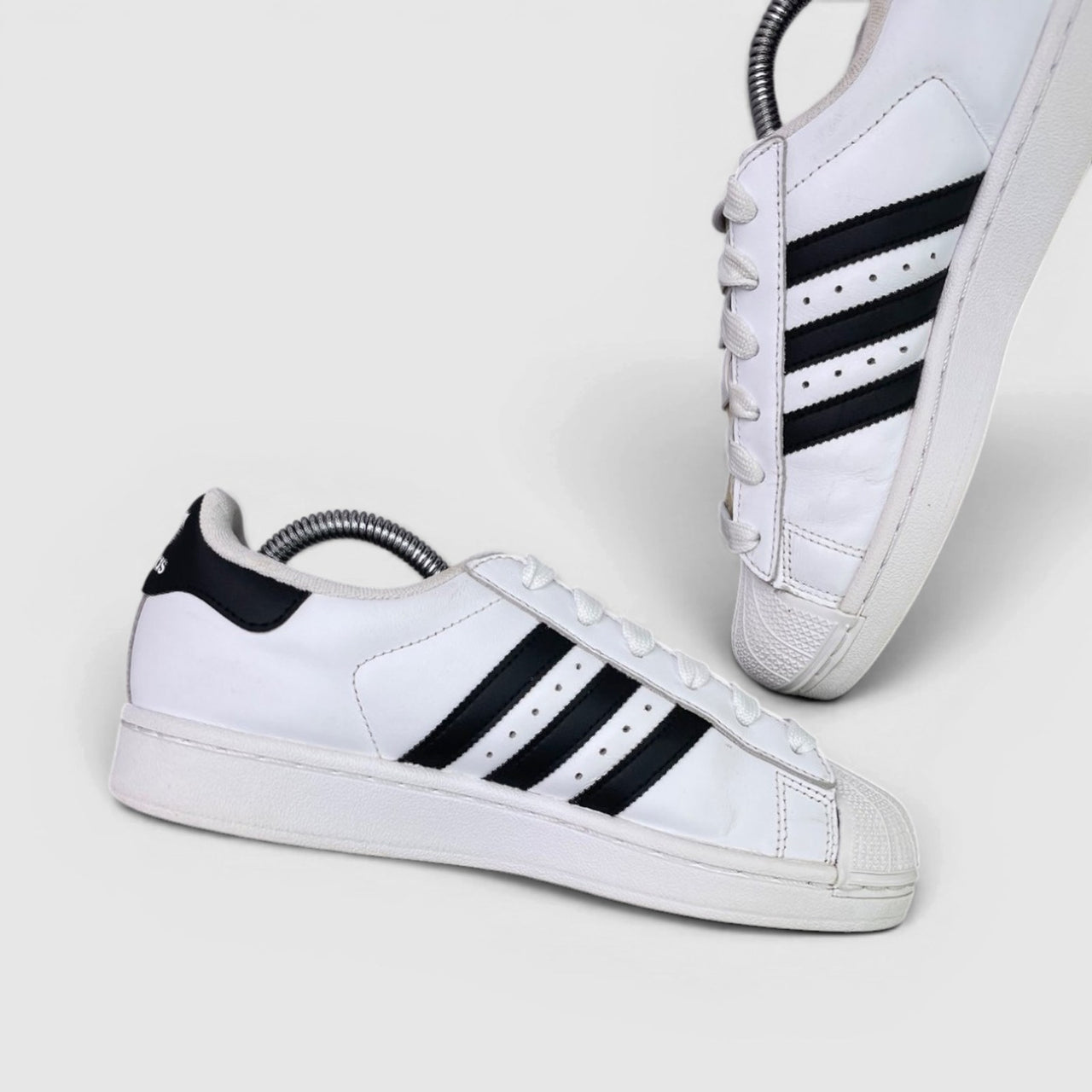 Adidas Superstar II Cloud White Black — buty sportowe damskie w bardzo dobrym stanie rozmiar 38, boczny profil, lewa strona