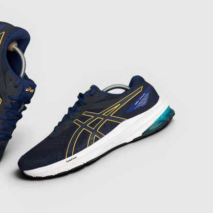 Asics GT-1000 12, buty sportowe męskie w bardzo dobrym stanie rozmiar 44.5, zewnętrzny panel prawego buta