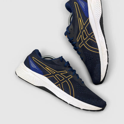 Asics GT-1000 12, buty sportowe męskie w bardzo dobrym stanie rozmiar 44.5, widok z góry na wewnętrzną stronę butów