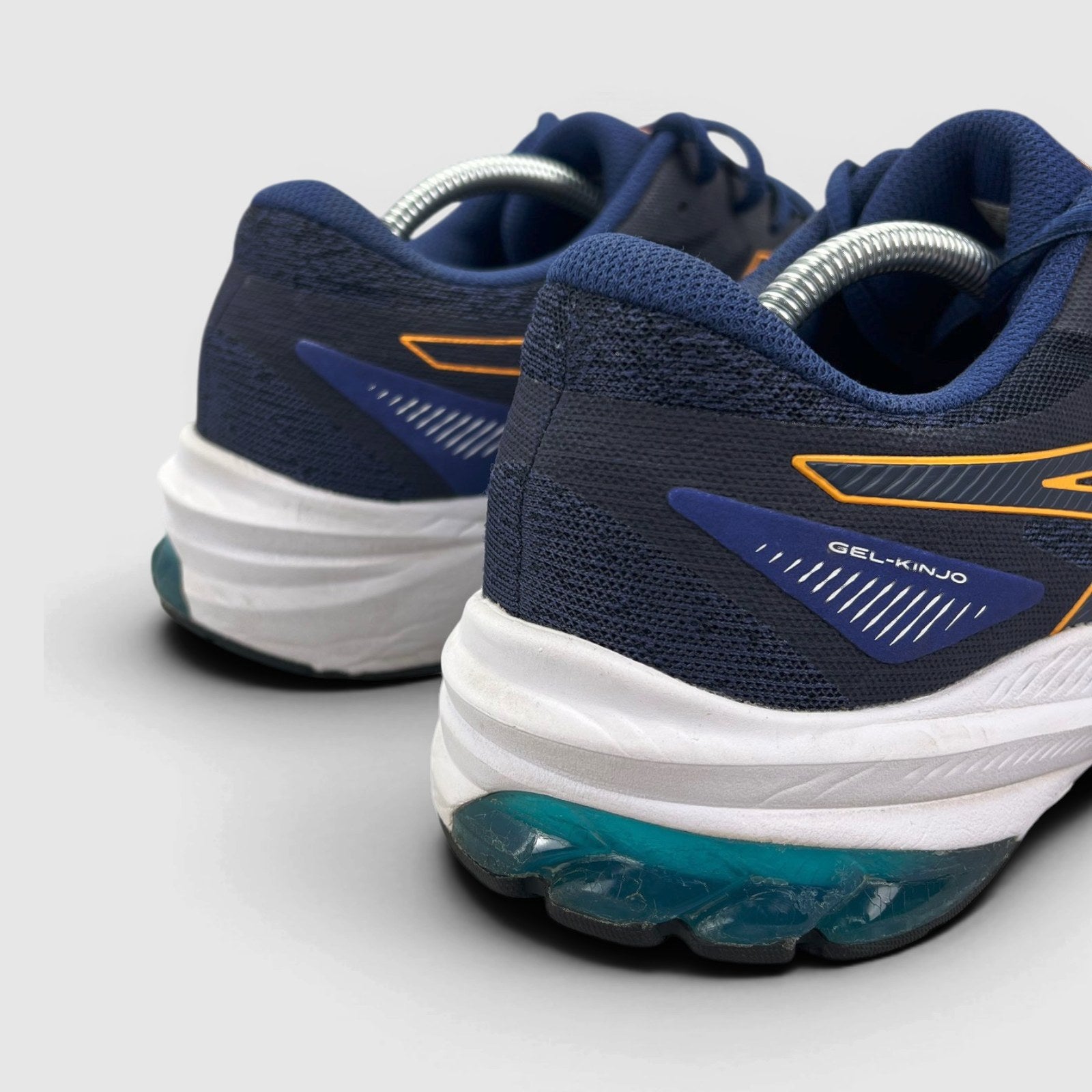 Asics GT-1000 12, buty sportowe męskie w bardzo dobrym stanie rozmiar 44.5, wewnętrzny panel prawego buta