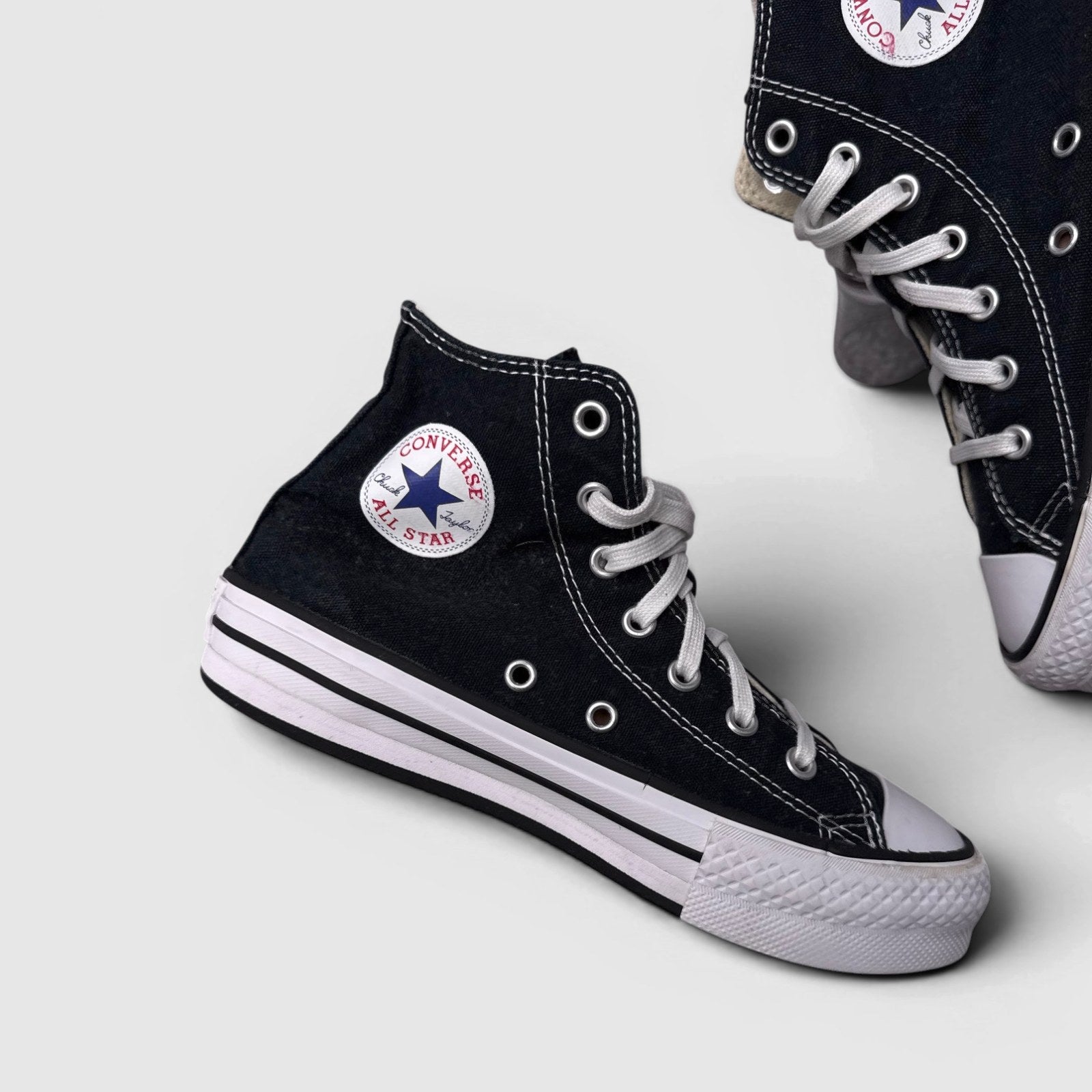 Converse Chuck Taylor All Star — buty sportowe damskie w bardzo dobrym stanie rozmiar 35, boczny profil, lewa strona