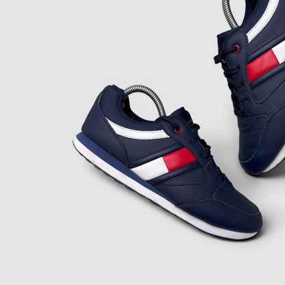 Tommy Hilfiger Jim — buty sportowe męskie w dobrym stanie rozmiar 40, boczny profil, lewa strona