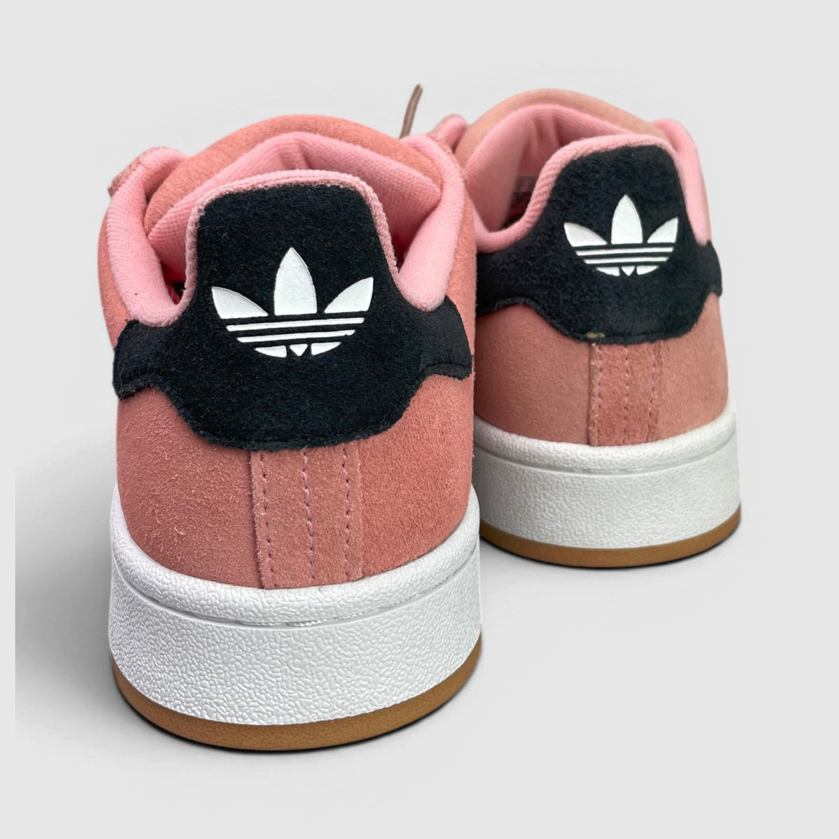 Adidas Campus 00s — buty sportowe damskie w bardzo dobrym stanie rozmiar 38 2/3, widok z tyłu