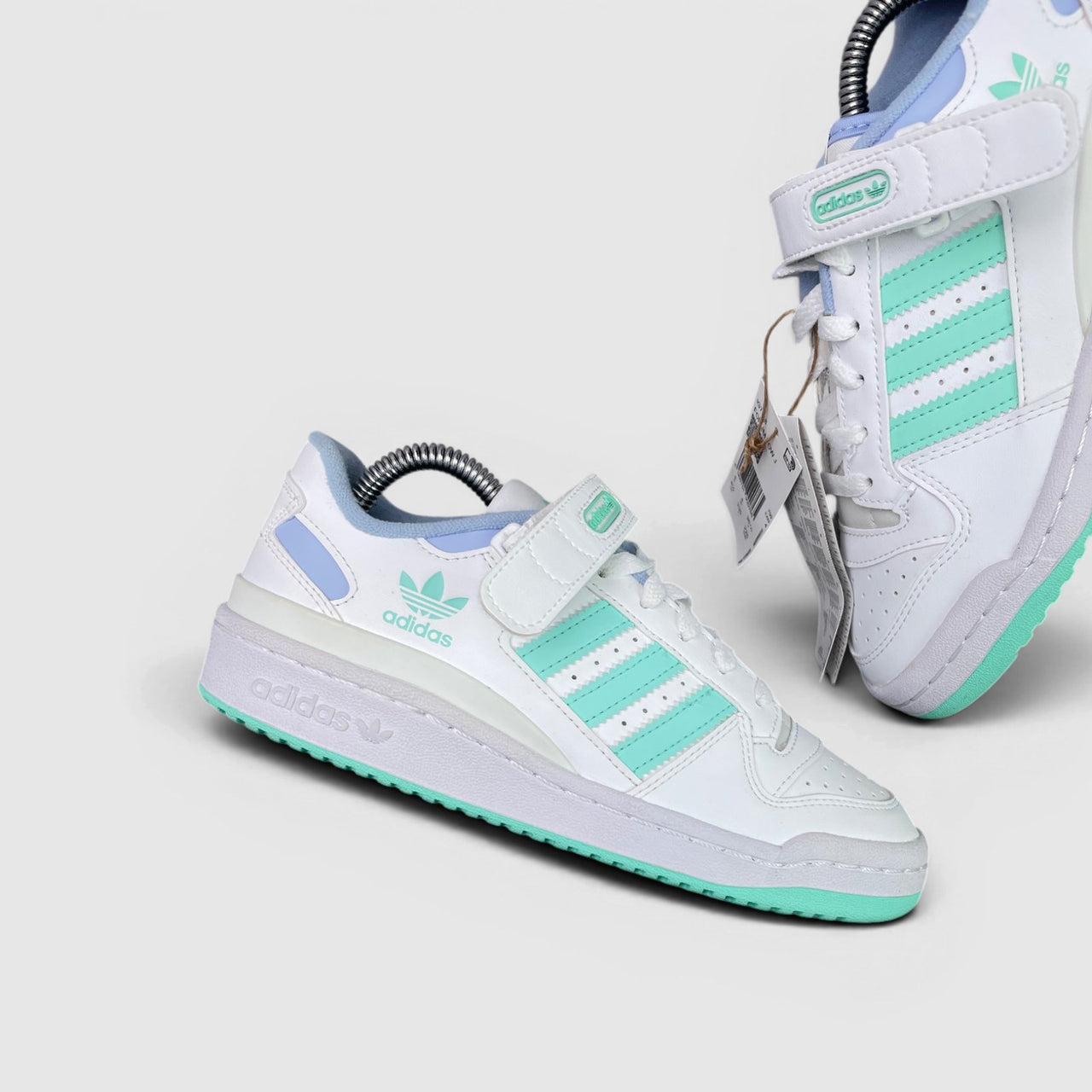 Adidas Forum Low — buty sportowe damskie nowe rozmiar 36 2/3, boczny profil, lewa strona