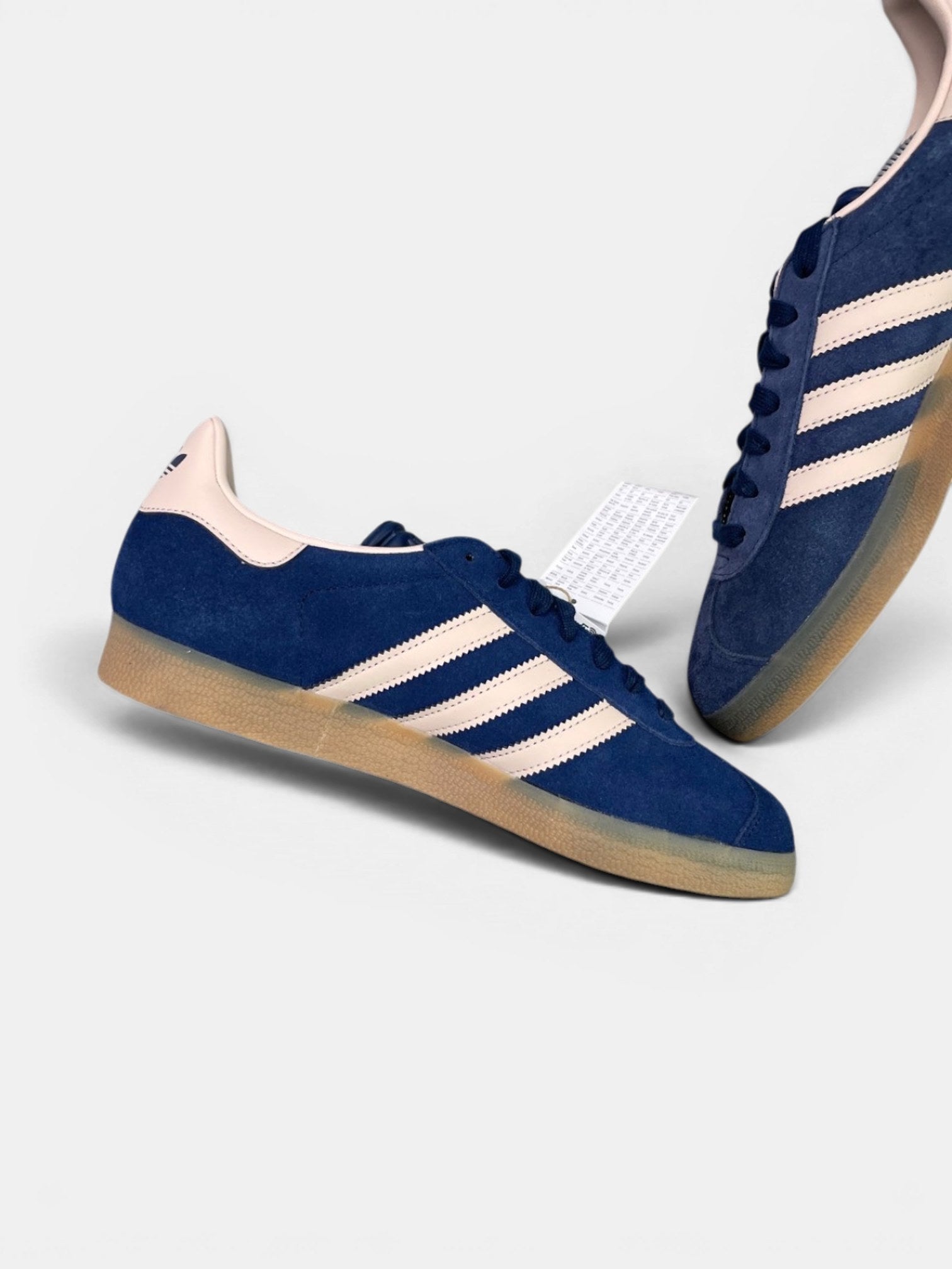 Adidas Gazelle — buty sportowe męskie nowe rozmiar 42, boczny profil, prawa strona
