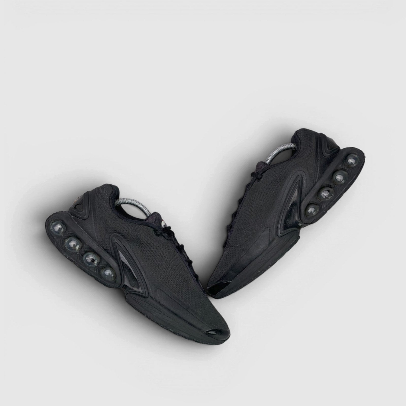 Nike Air Max Dn Black Metallic Grey — buty sportowe męskie w bardzo dobrym stanie rozmiar 43, widok z góry