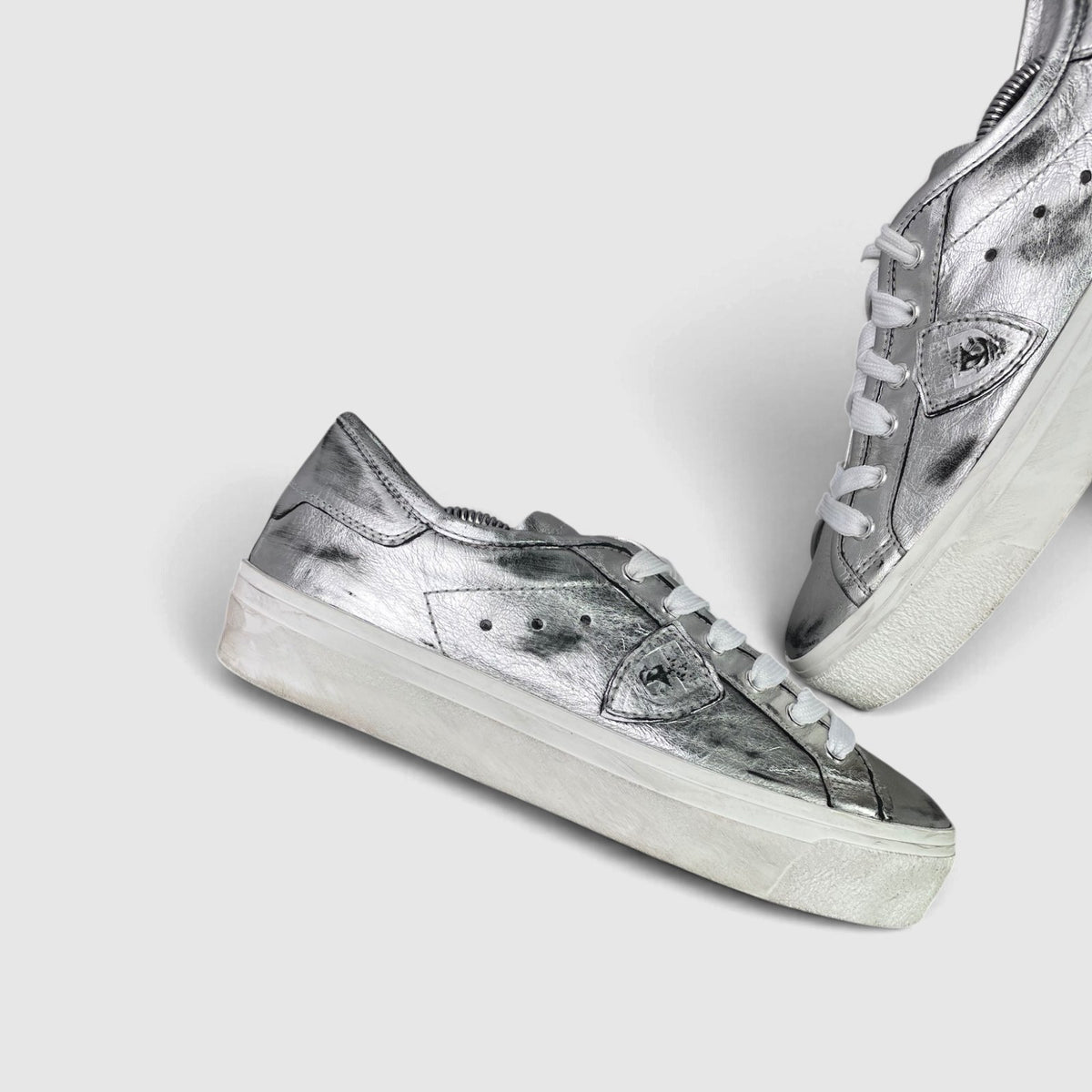 Philippe Model Paris Sneakers — buty sportowe damskie w bardzo dobrym stanie rozmiar 40, zewnętrzny panel prawego buta