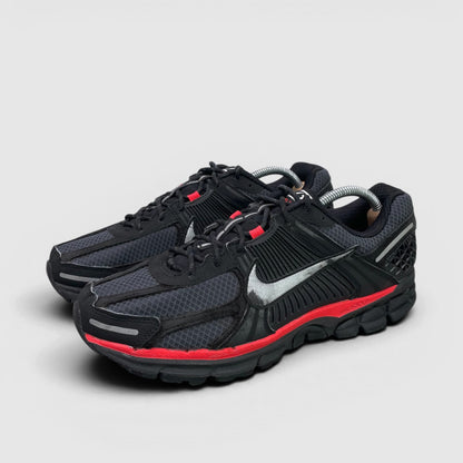 Nike Zoom Vomero 5 — buty sportowe męskie w bardzo dobrym stanie rozmiar 44, para butów