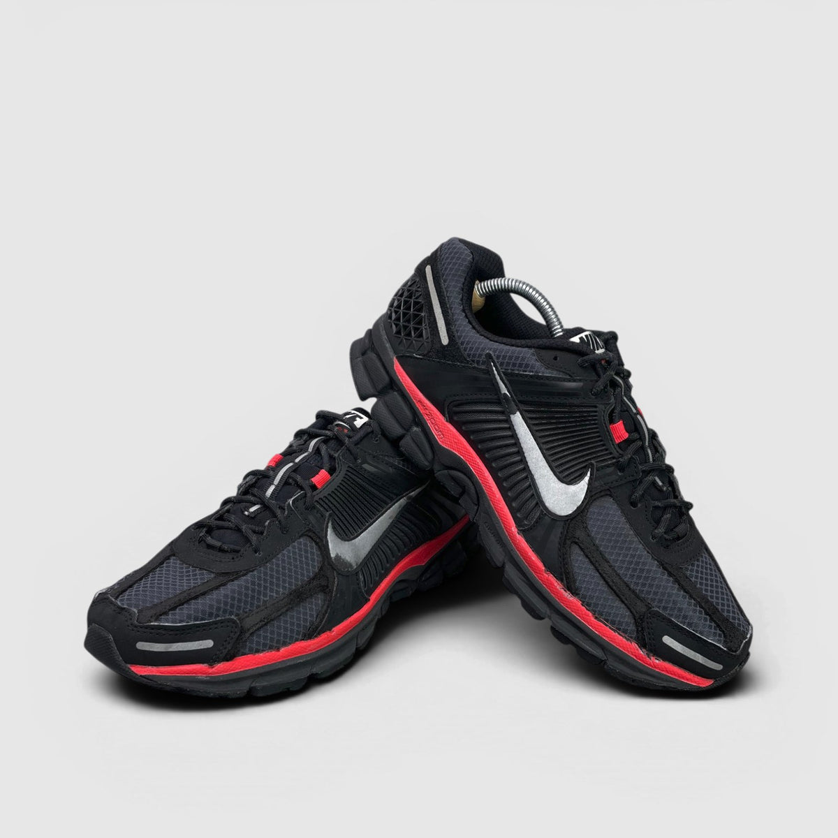 Nike Zoom Vomero 5 — buty sportowe męskie w bardzo dobrym stanie rozmiar 44, para butów
