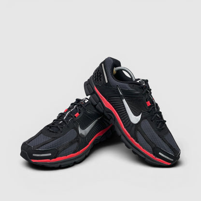 Nike Zoom Vomero 5 — buty sportowe męskie w bardzo dobrym stanie rozmiar 44, para butów
