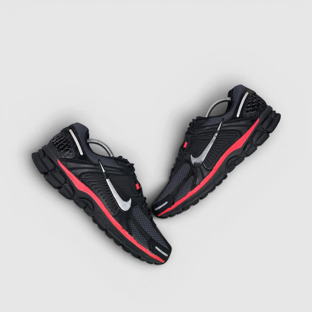 Nike Zoom Vomero 5 — buty sportowe męskie w bardzo dobrym stanie rozmiar 44, para butów