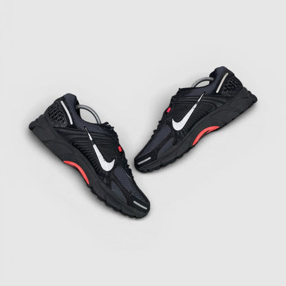 Nike Zoom Vomero 5 — buty sportowe męskie w bardzo dobrym stanie rozmiar 44, para butów