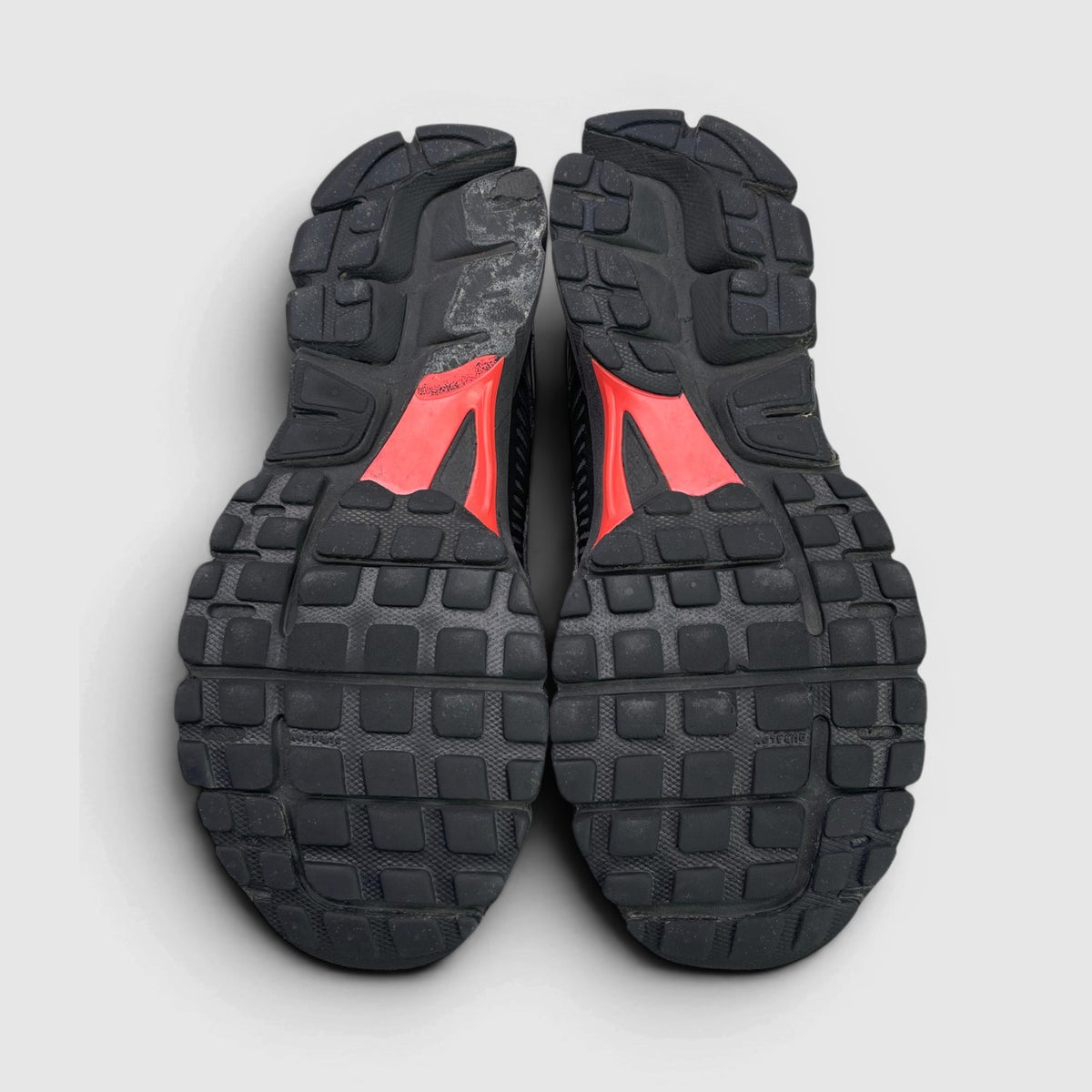 Nike Zoom Vomero 5 — buty sportowe męskie w bardzo dobrym stanie rozmiar 44, podeszwa
