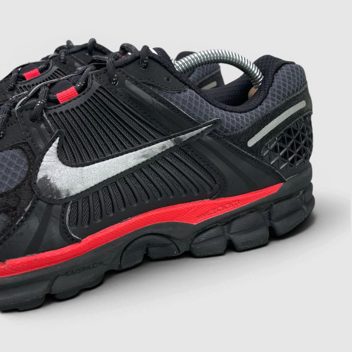 Nike Zoom Vomero 5 — buty sportowe męskie w bardzo dobrym stanie rozmiar 44, detal