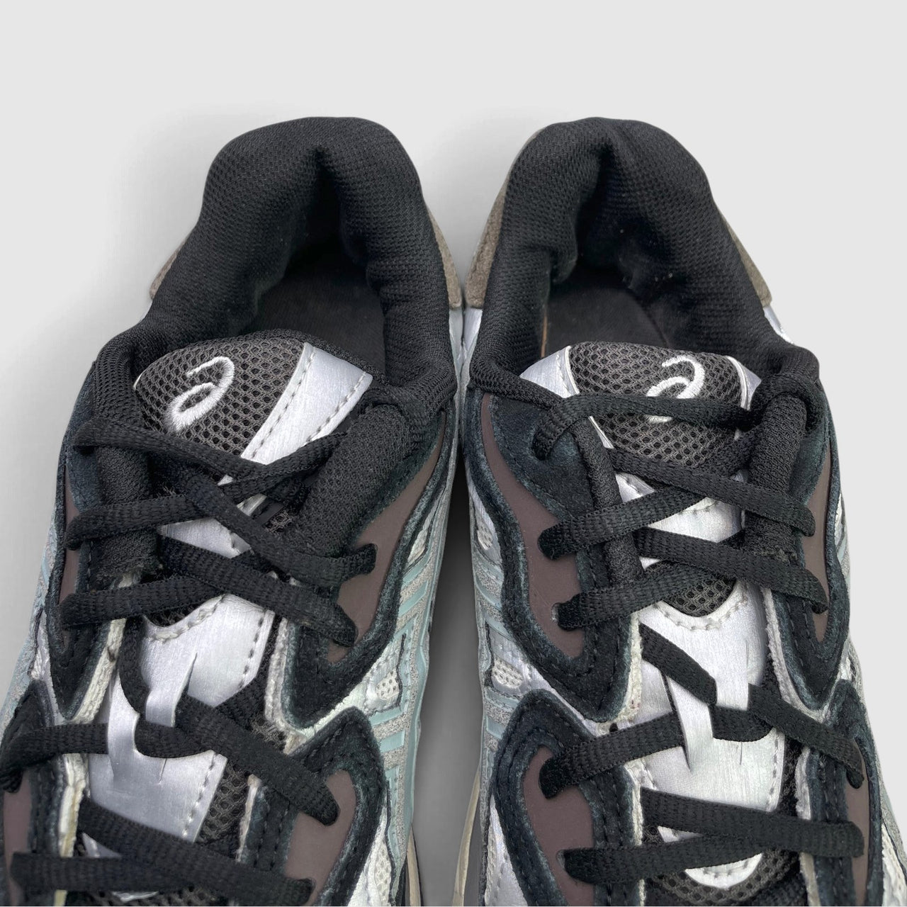 Asics Gel-Nyc, buty sportowe męskie w bardzo dobrym stanie rozmiar 43.5, zapiętki butów