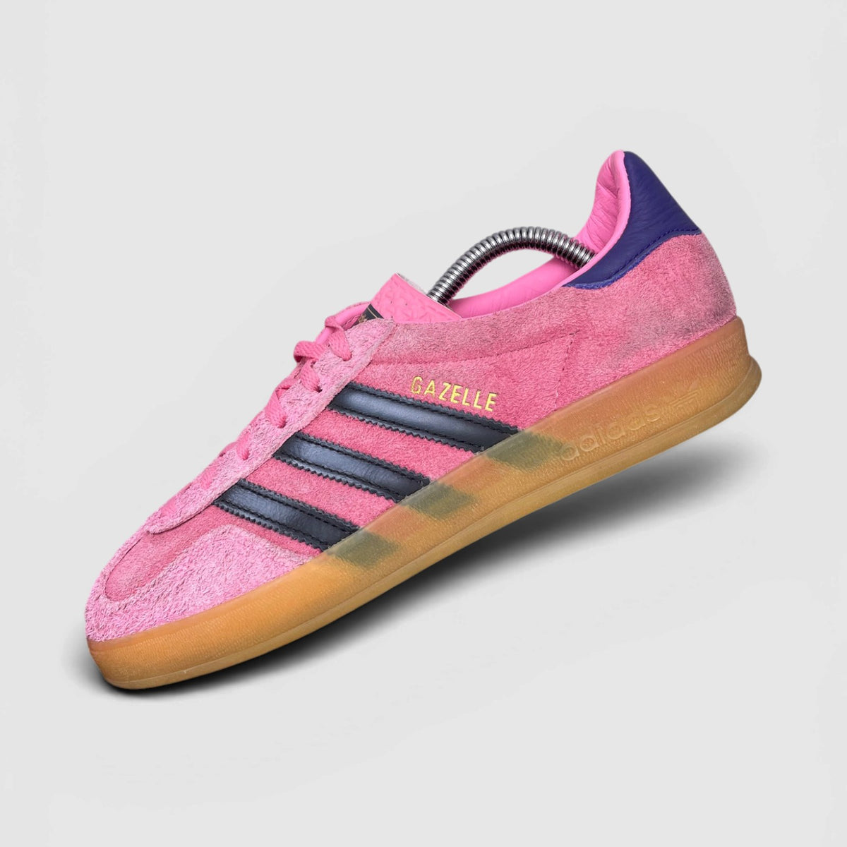 Adidas Gazelle Indoor Bliss Pink Purple — buty sportowe damskie w bardzo dobrym stanie rozmiar 39 1/3, boczny profil, prawa strona