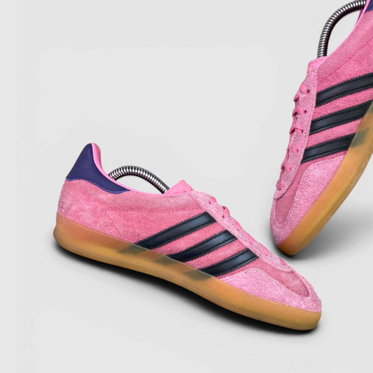 Adidas Gazelle Indoor Bliss Pink Purple — buty sportowe damskie w bardzo dobrym stanie rozmiar 39 1/3, boczny profil, lewa strona