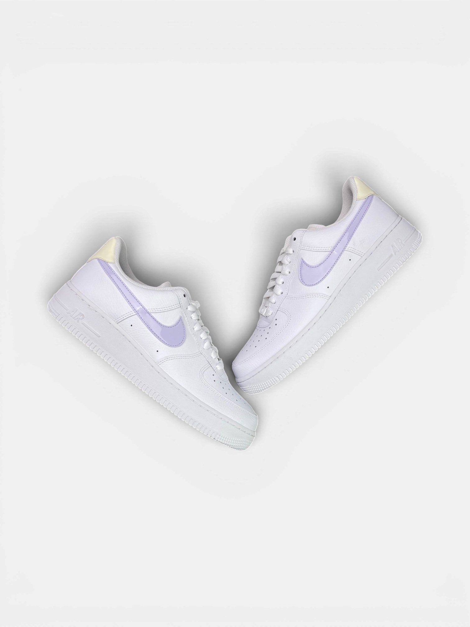 Nike Air Force 1 Low — buty sportowe damskie nowe rozmiar 42.5, para butów