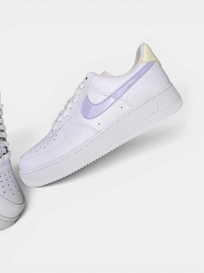 Nike Air Force 1 Low — buty sportowe damskie nowe rozmiar 42.5, boczny profil, prawa strona