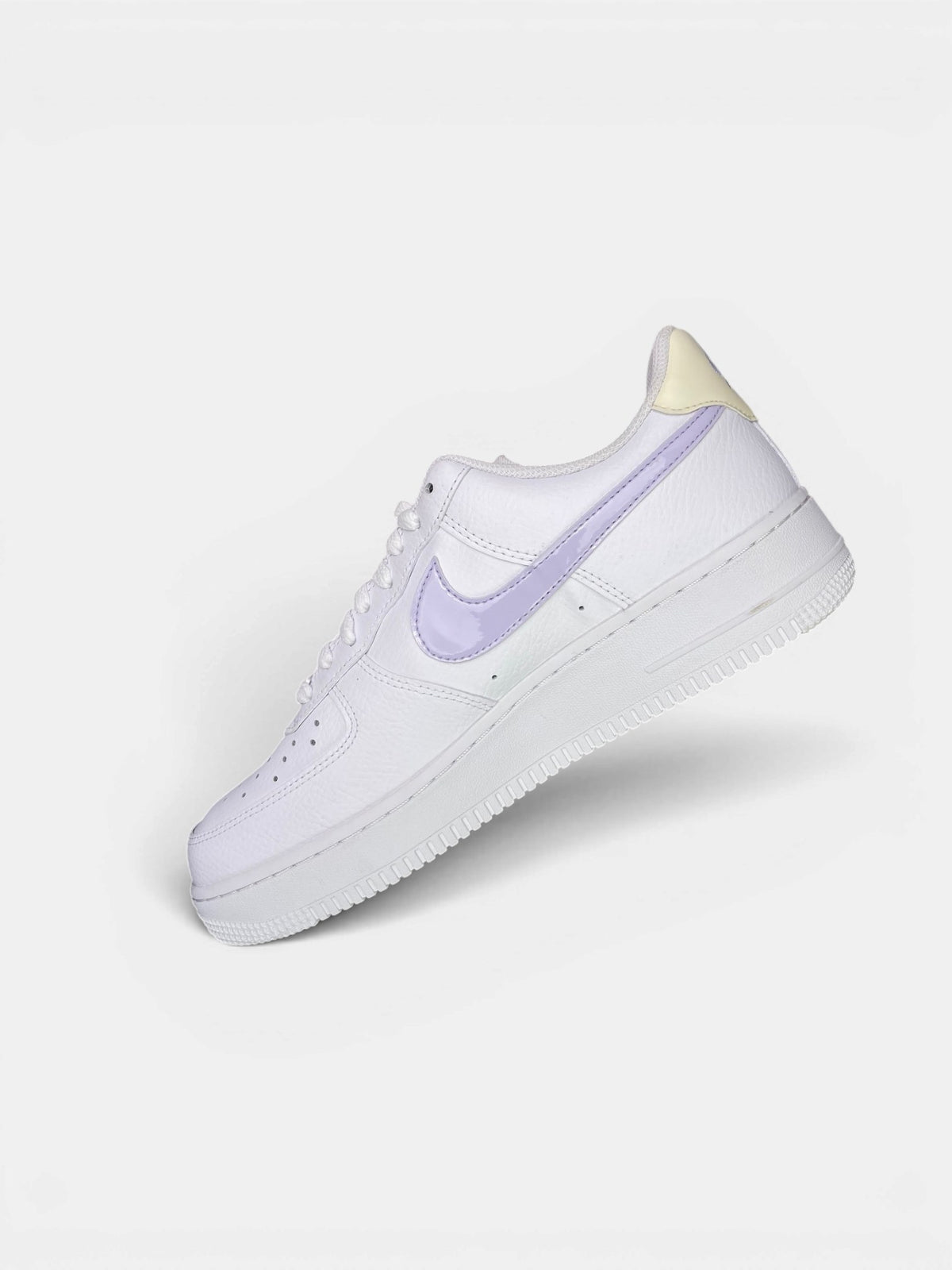 Nike Air Force 1 Low — buty sportowe damskie nowe rozmiar 42.5, boczny profil, prawa strona