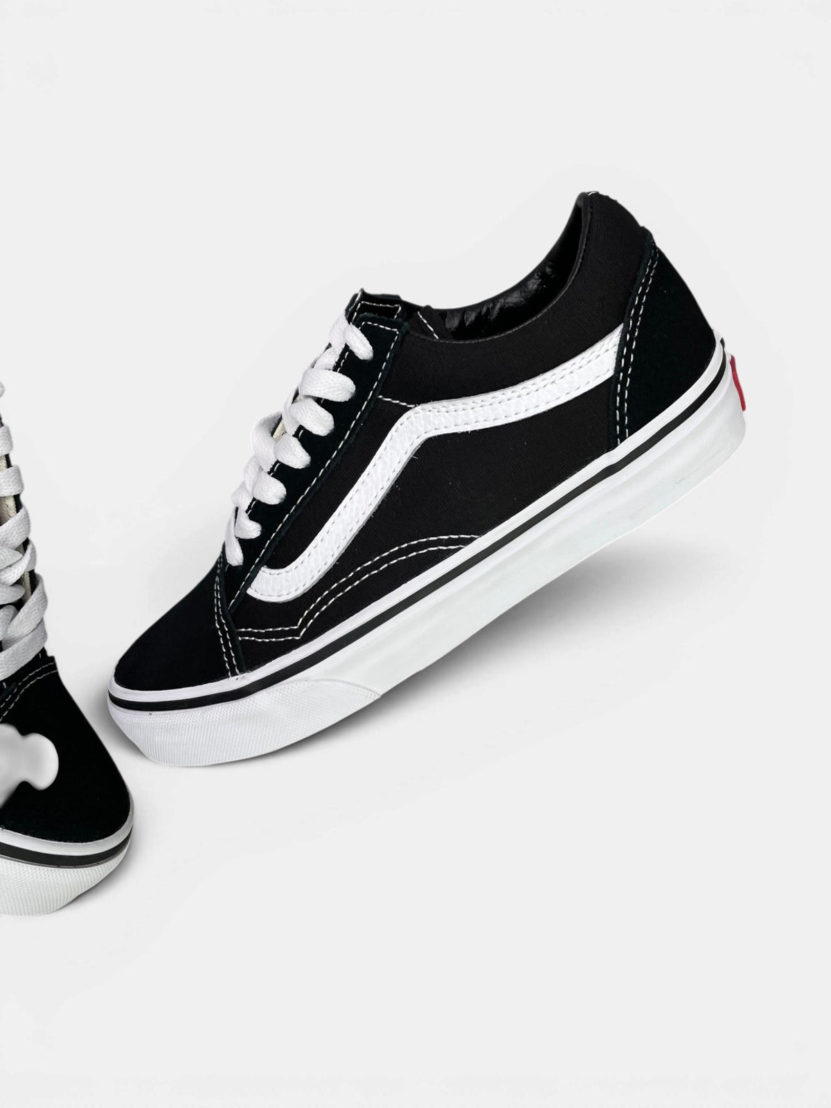 Vans Sneakers — buty sportowe damskie nowe rozmiar 35, boczny profil, prawa strona