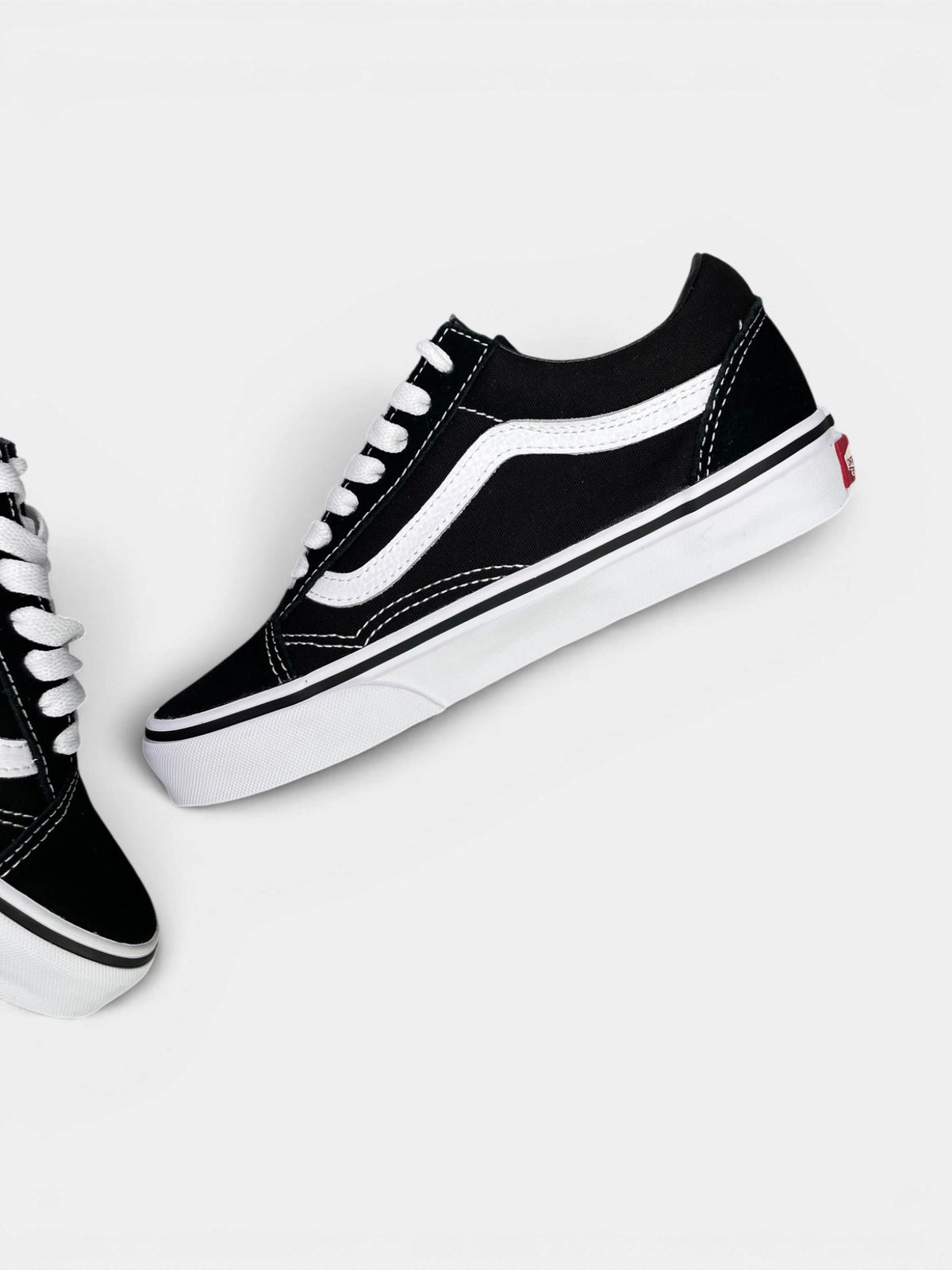 Vans Sneakers — buty sportowe damskie nowe rozmiar 35, boczny profil, prawa strona