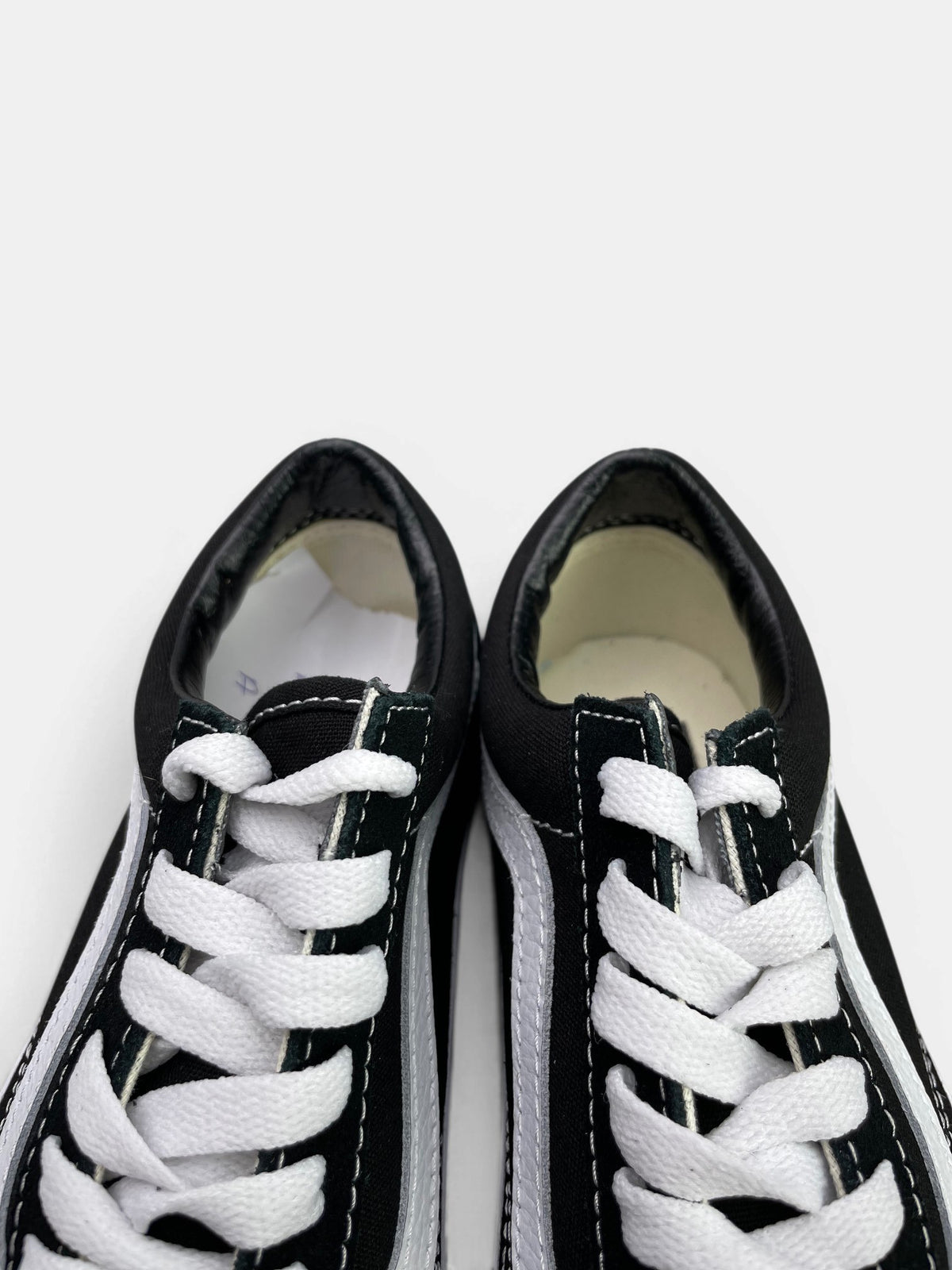 Vans Sneakers — buty sportowe damskie nowe rozmiar 35, widok z góry