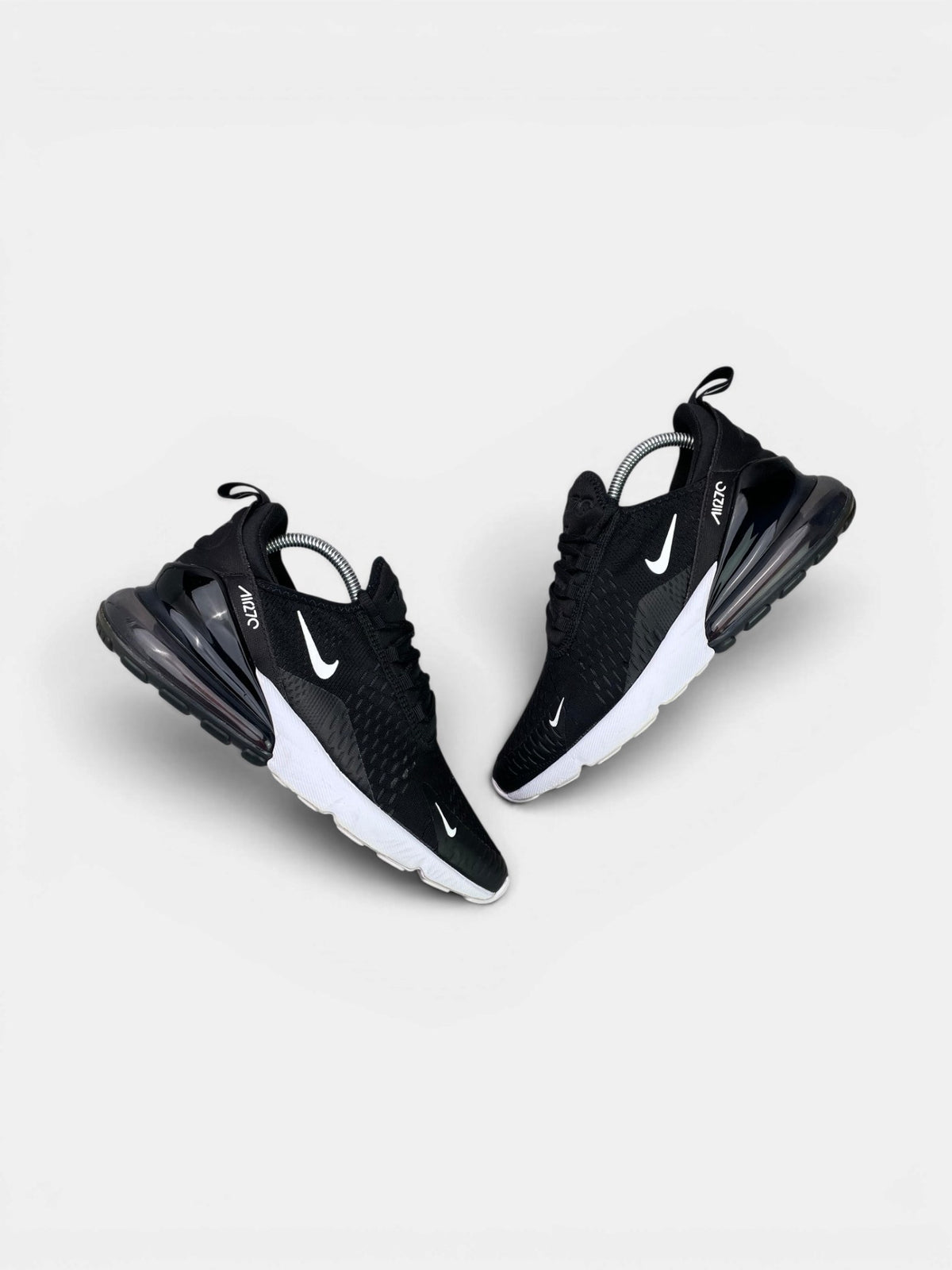 Nike Air Max 270 Black White — buty sportowe męskie w bardzo dobrym stanie rozmiar 41, para butów